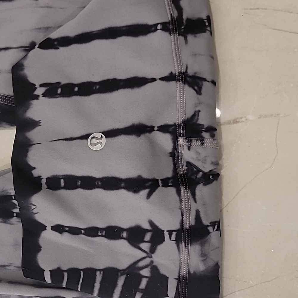 Lululemon - Picture 2 of 2